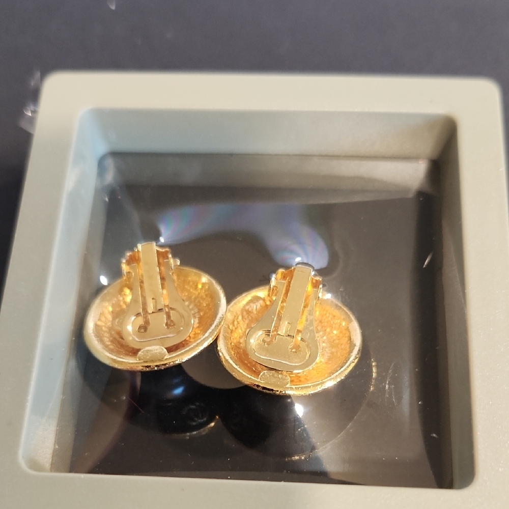Chanel Gold And Faux Pearl Clipon Earrings - Picture 2 of 11
